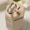 Anillo con la Letra J Dorada - Image 2