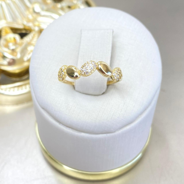 Anillo Dorado Con Zirconias - Image 2