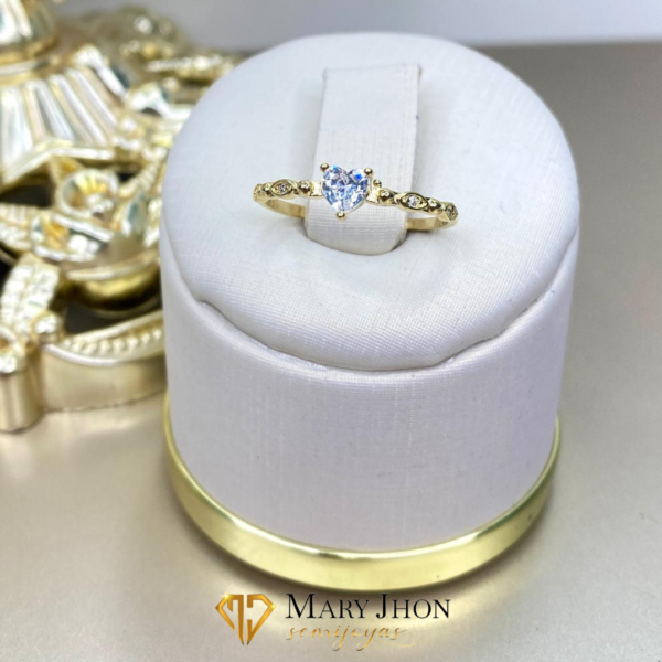 Anillo Corazón En Zirconias