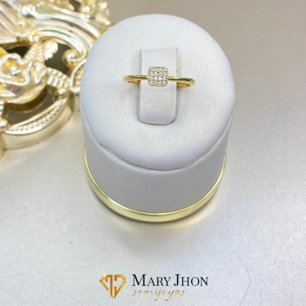 Anillo Tachonado